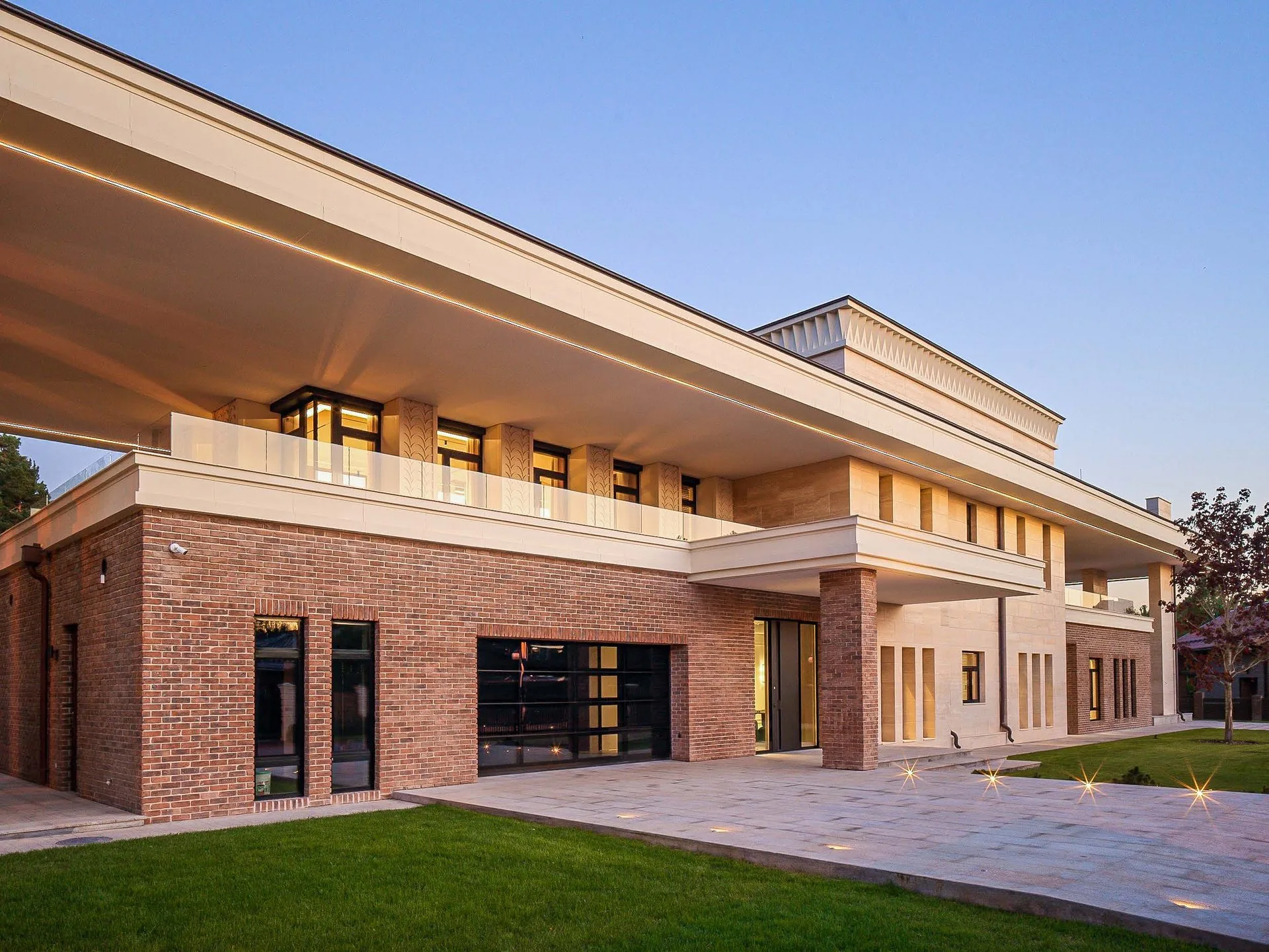 Mansion Embrace